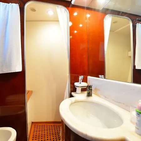 Location Yacht 4 Cabines Au Depart De Bastia Ou A Quai Port De Toga