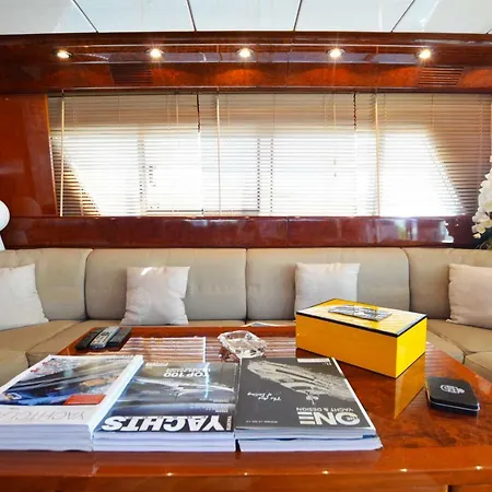 Location Yacht 4 Cabines Au Depart De Bastia Ou A Quai Port De Toga Botel *