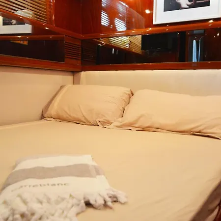 Location Yacht 4 Cabines Au Depart De Bastia Ou A Quai Port De Toga בסטיה