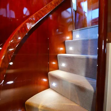 ספינת מלון Location Yacht 4 Cabines Au Depart De Bastia Ou A Quai Port De Toga
