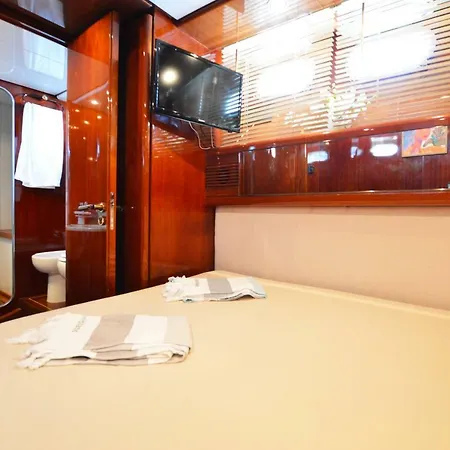 ספינת מלון Location Yacht 4 Cabines Au Depart De Bastia Ou A Quai Port De Toga *
