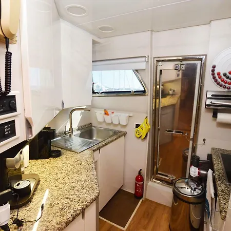 Location Yacht 4 Cabines Au Depart De Bastia Ou A Quai Port De Toga בסטיה